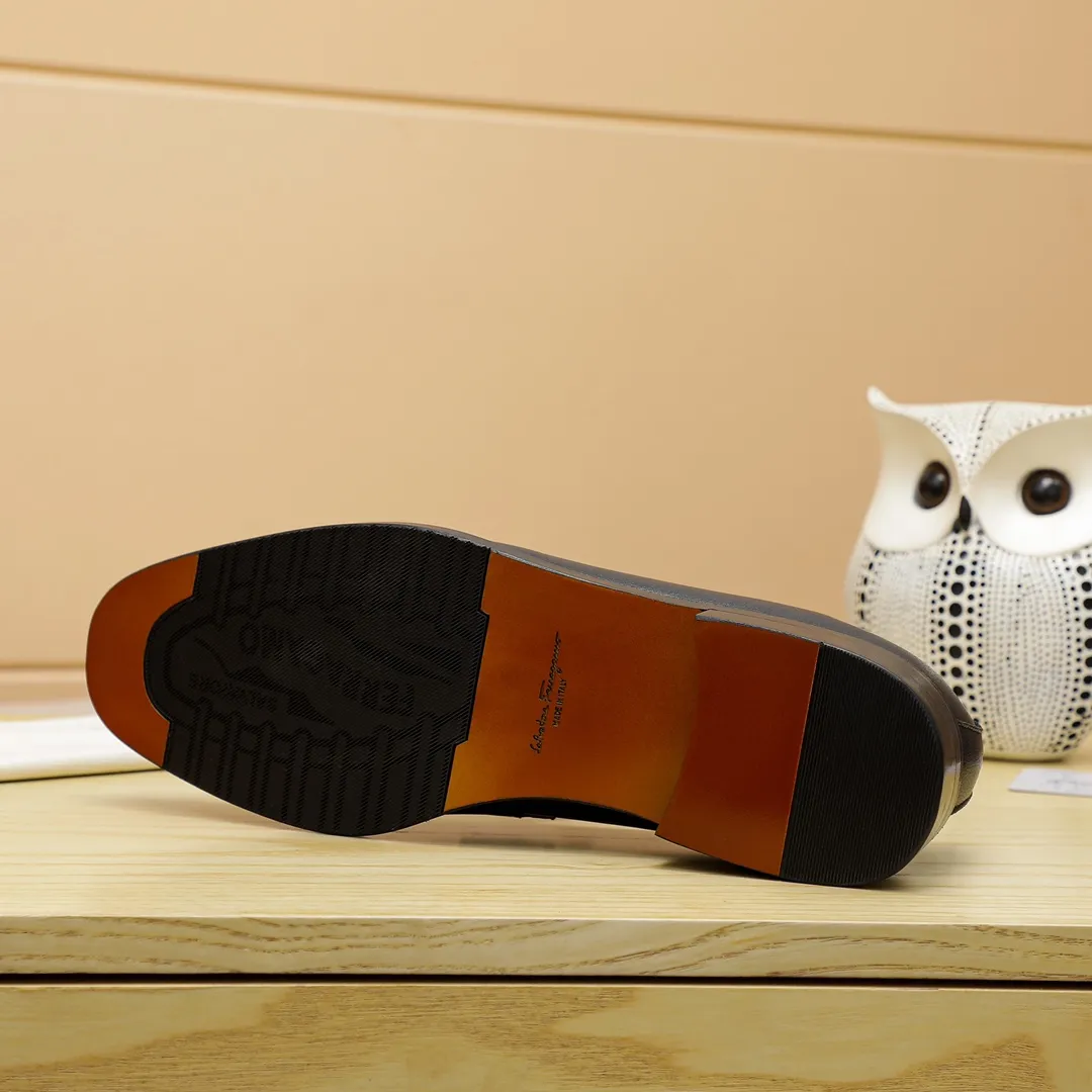 Factory price 420 🔥Ferragamo's new men's casual slip-on shoes🇨🇳Official website original 1:1 mold opening, original quality💯Fine workmanship, high-end luxury☘The upper is made of imported Italian first-layer cowhide🌴🐑leather lining🍓Rubber wear-resistant and non-slip outsole, breathable and comfortable to wear🍍The first choice for high-end men🍉Black, size 38-45